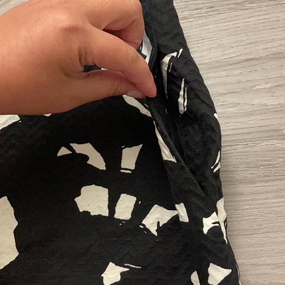 Black and White Shorts - Picture 5 of 6